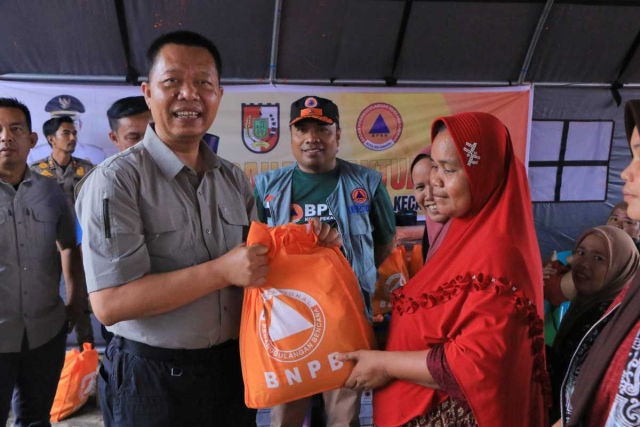 Pemko Pekanbaru Riau Salurkan Bantuan ke 320 KK Warga Meranti Pandak Terdampak Banjir