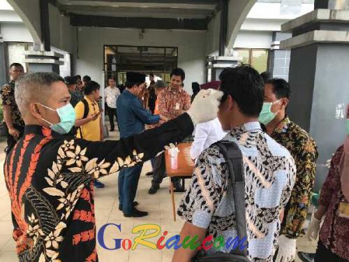 Antisipasi Corona Saat Kunjungan Kerja Wapres ke UIN Suska Riau, Tamu Undangan Diperiksa dengan Mobile Thermo Scanner