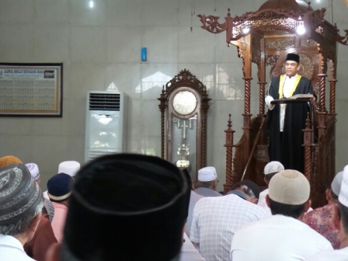 Edy Nasution Jadi Khatib Jumat di Masjid Raya Arafah Kota Duri, Ribuan Masyarakat Duri Antusias Mendengarkan