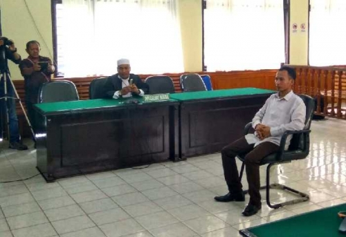 Hakim Pengadilan Negeri Pekanbaru Vonis Jasriadi Saracen 10 Bulan Penjara