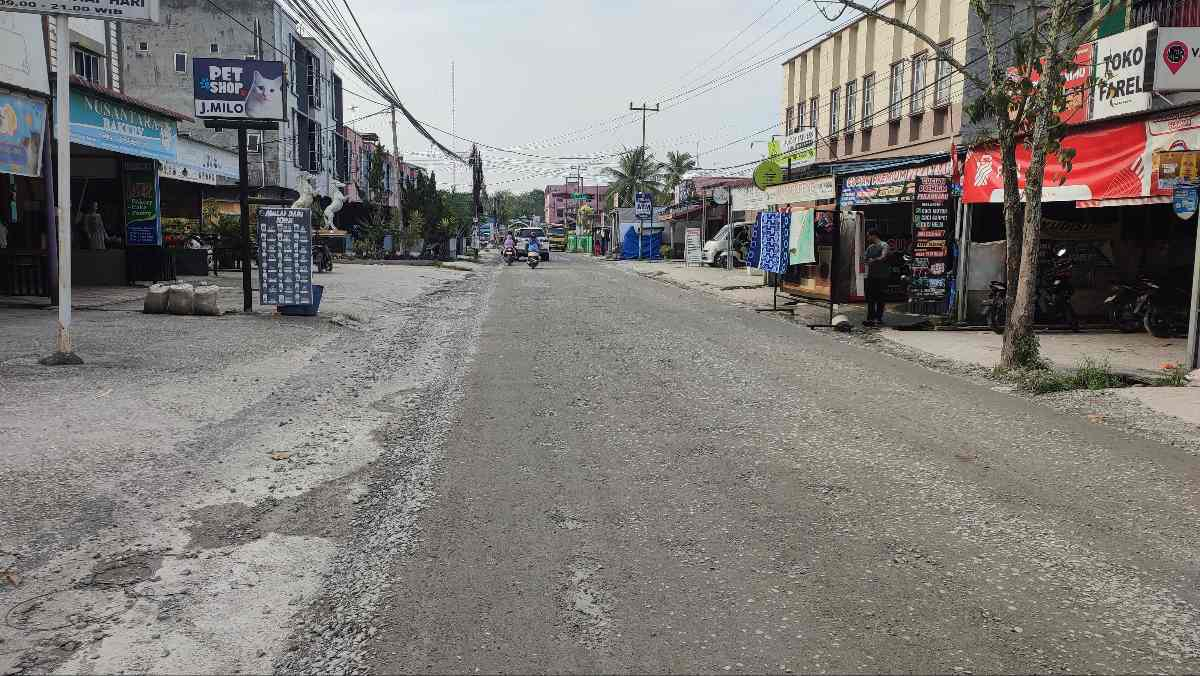 Jelang Lebaran Dinas PUPR Gencar Perbaiki Jalan di Panam