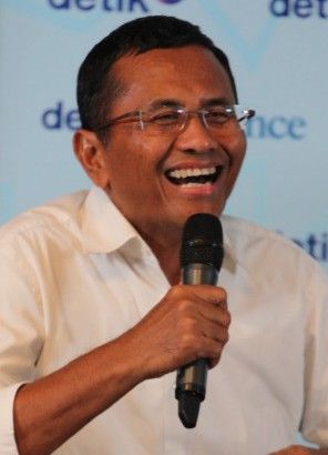 Dua Calon Dirut yang Serba Miripnya
