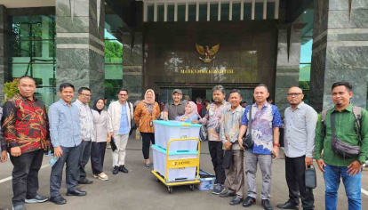 Siap Hadapi Sidang PHPU, Bawaslu Riau Serahkan Berkas Keterangan dan Alat Bukti ke MK Hari Ini