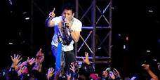 Noah Tutup Konser di Pekanbaru dengan Topeng