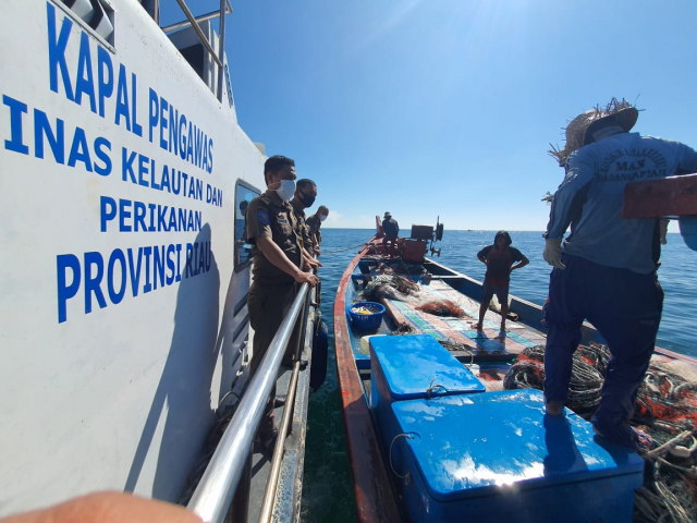 Satpol PP dan DKP Riau Lakukan Pengawasan di Laut, Masih Ditemukan Nelayan Gunakan Pukat Harimau