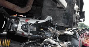 GoRiau Ketabrak Mobil, Dua Pengendara Motor di Agam Tewas