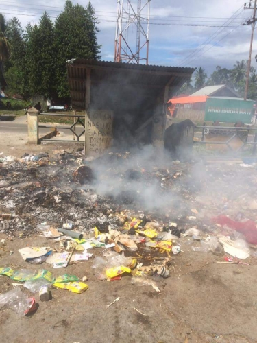 Sampah Pasar Pangean Tak Kunjung Diangkut, Padahal Sudah Berbau Busuk dan Akhirnya Dibakar Warga