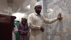 GoRiau Ustaz Yusuf Mansur Menangis Lihat Imam Tetap Khusyuk Pimpin Shalat Saat Gempa Guncang Lombok