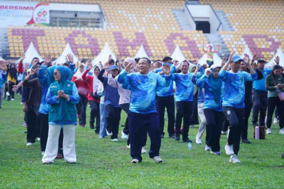 GoRiau Meriahkan HUT ke-69, Ribuan Warga dan ASN Padati Stadion Utama Riau Ikuti Senam Massal