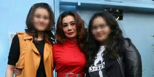 2 Putri Reza Artamevia Dikabarkan Pernah Disuruh Konsumsi Narkoba Kemudian Nonton Video Adegan Ranjang Gatot dengan Ibunya Sebagai Terapi Penyembuhan