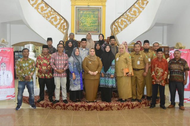 Harumkan Nama Riau di MTQ Nasional, Susilawati Berangkat Umrah Dilepas Bupati Bengkalis