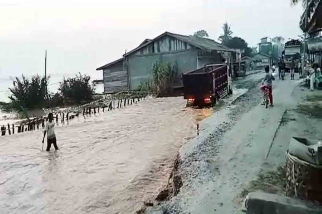 Jalan di Kempas Inhil Amblas, Kadis PUPR Riau Jadikan Sudah Fungsional Minggu Ini