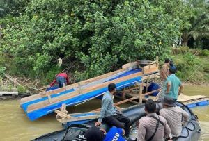 Tim Gabungan Kuansing Tertibkan 55 Rakit PETI di Sungai Kuantan