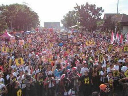 Car Free Day Jalan Gajah Mada Dipadati Massa Aksi Panggung Solidaritas untuk Dunia Islam