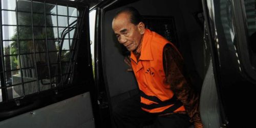 Di Hari Raya Idul Adha, KPK Geledah Rumah Dinas Gubernur Riau dan Sita 1 Kardus Dokumen