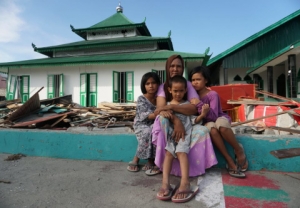 GoRiau Diterjang Tsunami, Masjid Berusia 112 Tahun yang Jaraknya 10 Meter dari Bibir Pantai Donggala Tetap Berdiri Kokoh