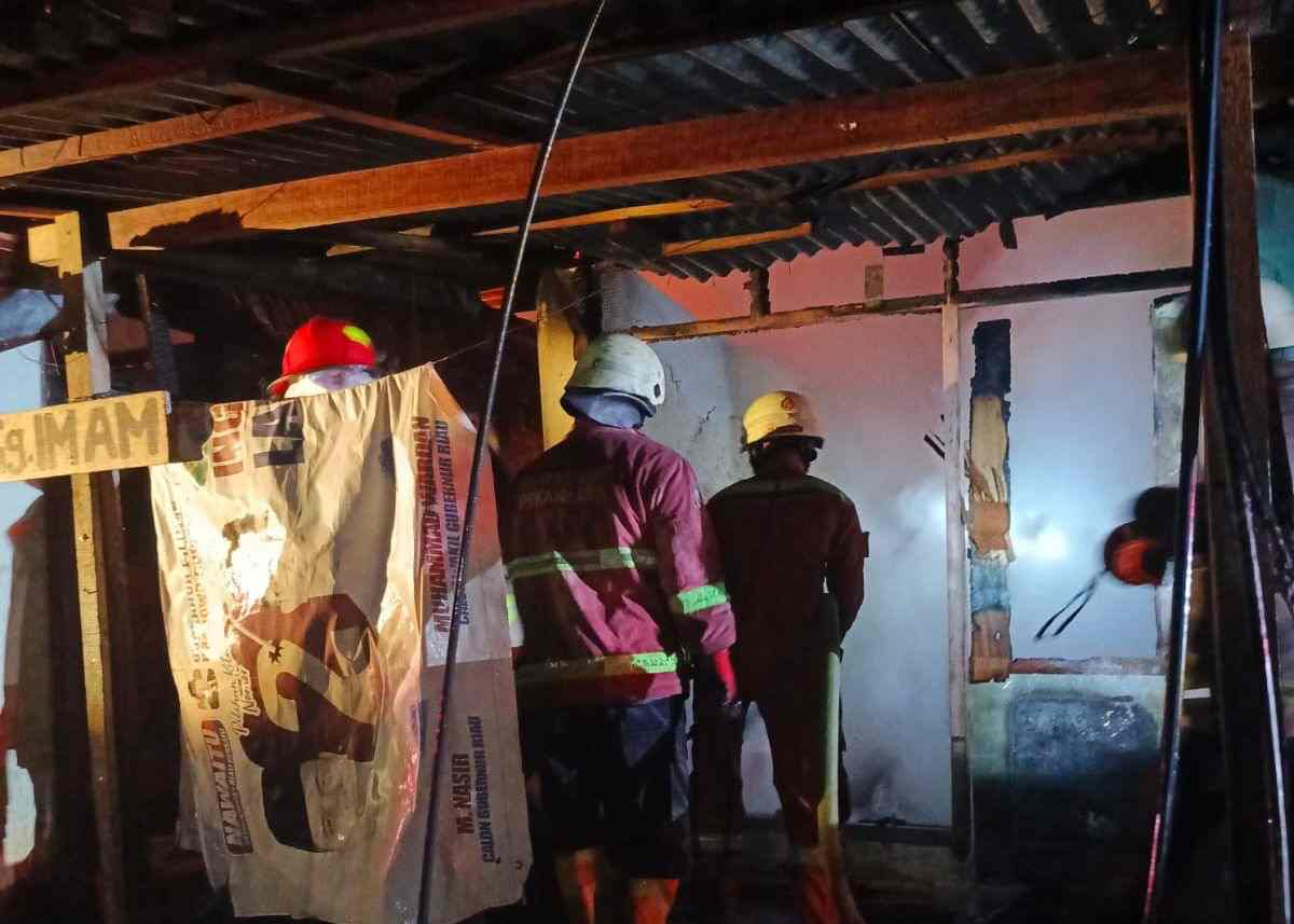 Kebakaran di Rumbai Pekanbaru Hanguskan 7 Bangunan, DPKP Kerahkan Tujuh Armada Pemadam