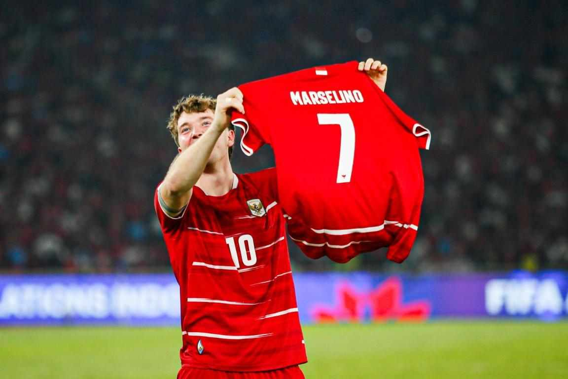 Aksi Unik Ole Romeny di SUGBK Usai Timnas Juara, Selebrasi Ole Romeny Bawa Jersey Marselino Curi Perhatian