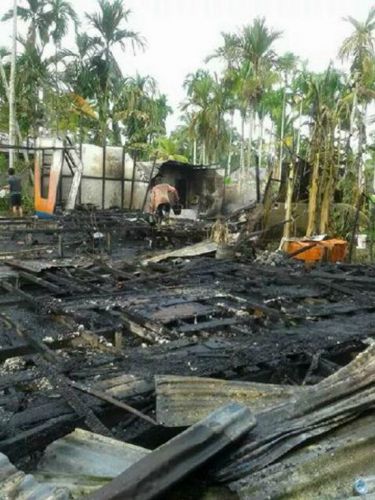 Arus Pendek Listrik, 2 Rumah Berusia Tua di Sungai Salak Terbakar