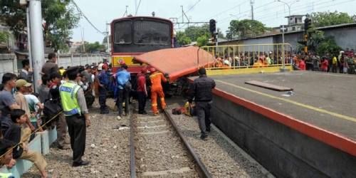 Korban Tewas Tabrakan KA Vs Metro Mini Jadi 18 Orang
