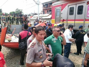 GoRiau Saksi: Metro Mini Ngebut Saat Terobos Palang Pelintasan KA