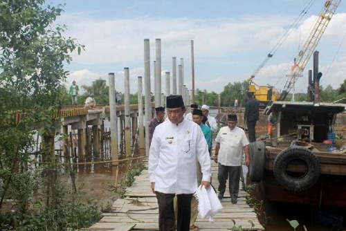 Pasca Ambruk, Pembangunan Tahap I Jembatan Sungai Reteh Hampir Rampung, Tahap II Dimulai 2017 dengan APBD Provinsi Sebesar Rp32 Miliar