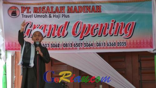 Grand Opening Risalah Madinah Tour and Travel Pekanbaru, Sepuluh Pendaftar Pertama di Kantor Syekh Abdul Rasyid Dapat Hadiah Sajadah Lembut