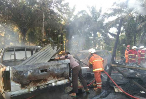 Gudang di Samping Ponpes Gontor Putri 7 Rimbo Panjang Terbakar, Tiga Mobil Hangus
