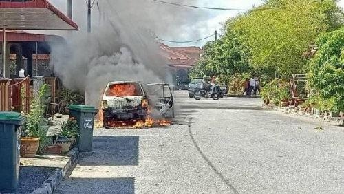 Mobil Mahasiswa Hangus Gara-gara Power Bank Terbakar