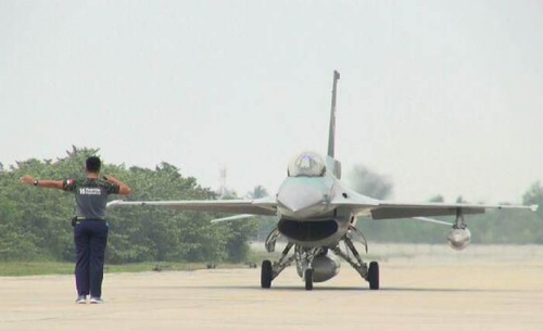 4 Pesawat F-16 dari Lanud Roesmin Nurjadin Pekanbaru Lakukan Patroli Lintas Elang 20 di Perairan Natuna