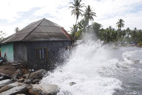 Warga di Pesisir Riau Diminta Waspada Banjir Rob