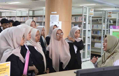 GoRiau Puluhan Pelajar Padang Panjang Kunjungi Perpustakaan Soeman Hs Pekanbaru Riau untuk Wisata Literasi