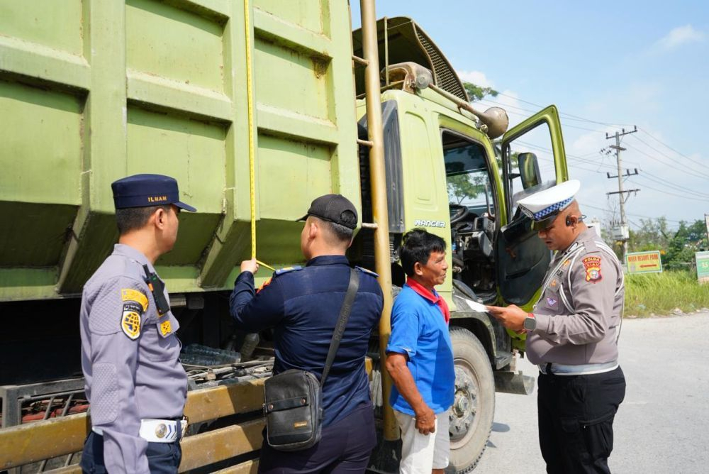 Berantas Truk ODOL di Pekanbaru, Tim Gabungan Jaring Lima Kendaraan Pelanggar
