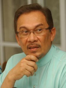 Pengadilan Malaysia Batalkan Pembebasan Anwar Ibrahim