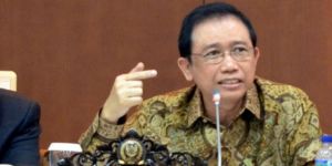 GoRiau Ketua DPR Dituding Banci, Timwas Century Akan Hadiahkan Rok & Bra