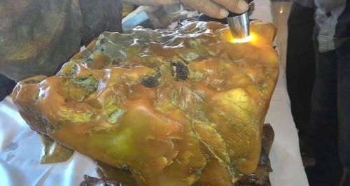 Batu Giok yang Ditemukan di Kerinci Dibanderol Rp12 Miliar