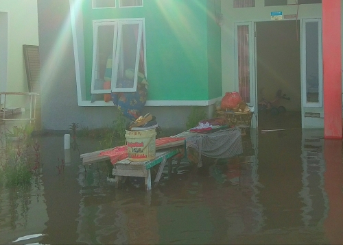 Debit Air Banjir Meningkat, Warga Perumahan Sadira Green Village Kubang Terancam Mengungsi