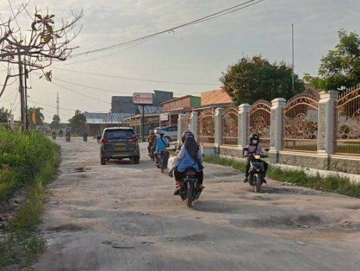 Pemerintah Diminta Perhatikan Jalan Rusak di Kampar