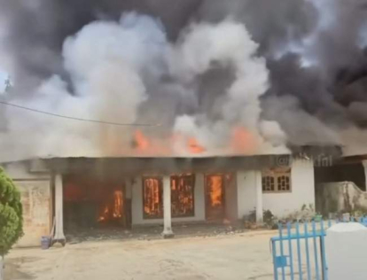 GoRiau Dua Rumah di Jalan Dahlia Pekanbaru Hangus Terbakar