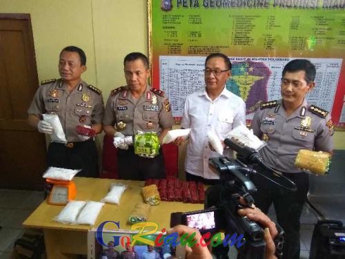 Selain Tembak Mati Oknum Polisi, Polda Riau Juga Gagalkan Penyelundupan 2 Kilogram Sabu yang Diduga 1 Jaringan dengan Brigadir Hen