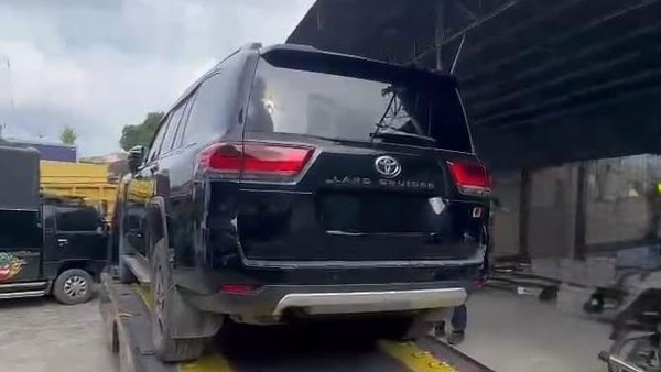KPK Temukan Land Cruiser Rp2,05 Miliar Terkait Suap Bupati Kuansing di Pematangsiantar