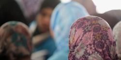 Demi Anak, Perempuan Inggris Ini Menyamar dengan Memakai Jilbab