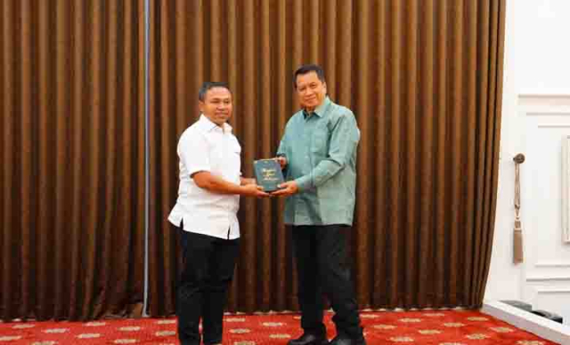 Gubernur Riau Bahas Reformasi Birokrasi dan Arsip Melayu bersama Wamen PANRB dan Kepala ANRI