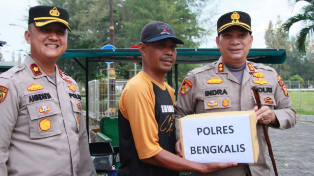 Sesuai Arahan Kapolda Riau, Polres Bengkalis Bagikan 2.500 Paket Sembako kepada Masyarakat
