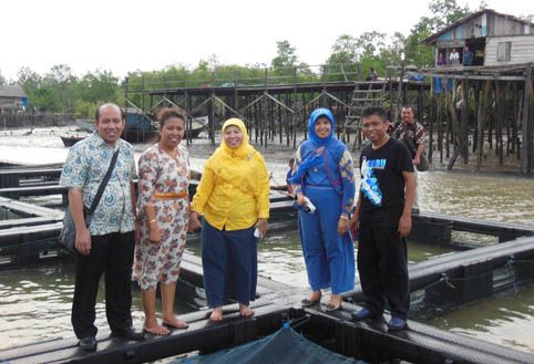Tim Dosen Faperika Unri Turun Gunung, Ajari Nelayan Meranti Bikin Nugget Ikan