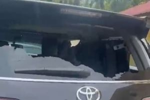 Tolak Penertiban Tambang Emas Ilegal, Massa Rusak Mobil Kapolres Kuansing