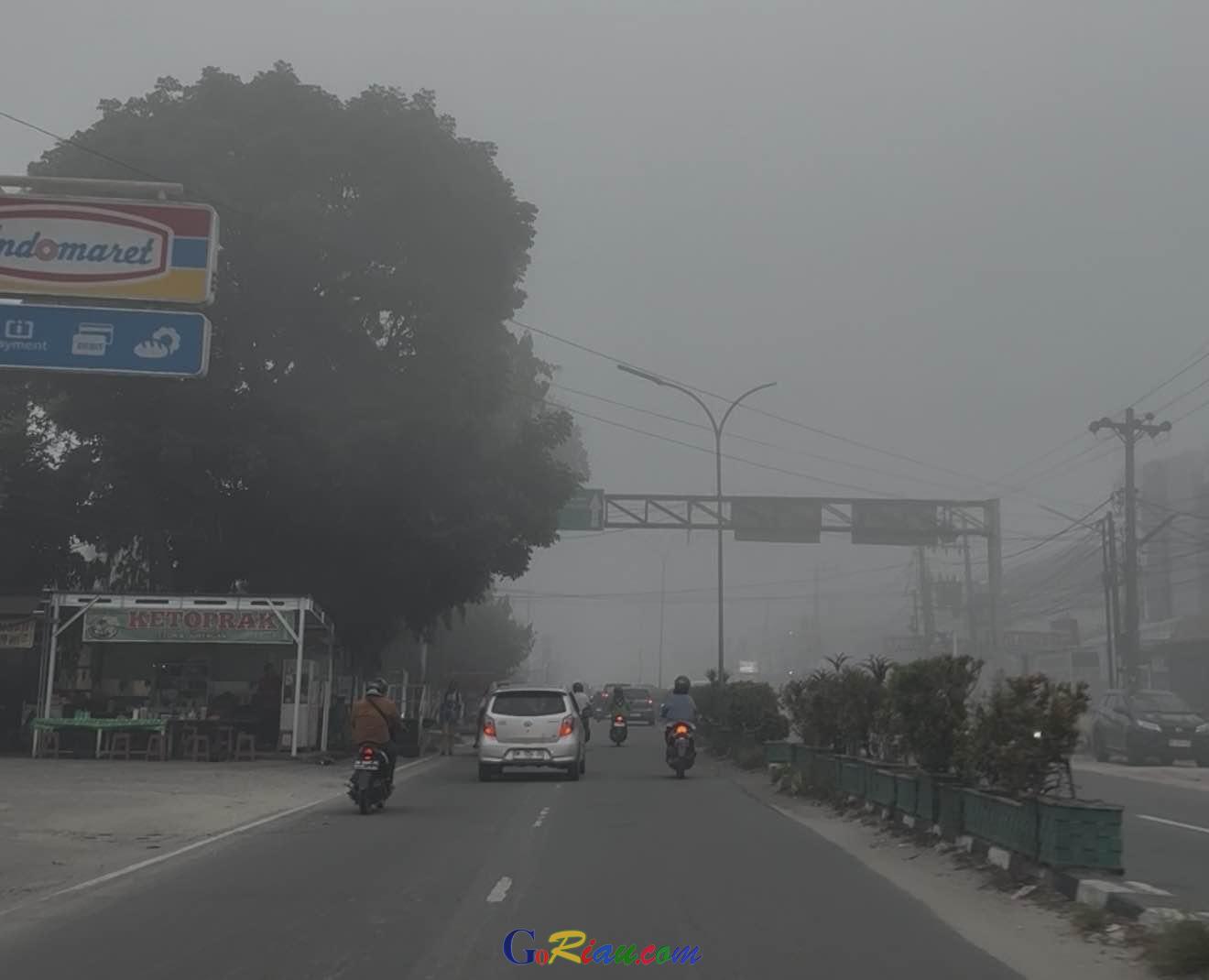 Kabut Asap Pekanbaru Kategori Berbahaya, Polusi Udara Ancam Aktivitas Warga Pagi Ini