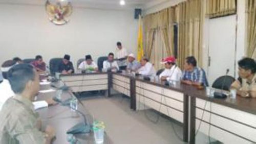 Terima Rp 100 Ribu Perbulan, Puluhan Anggota Koperasi Tamiang Raya dan Kades Mengadu ke DPRD Rokan Hulu