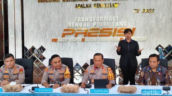 Polemik Ijazah Jokowi Berujung Pidana, Roy Suryo Termasuk Delapan Tersangka