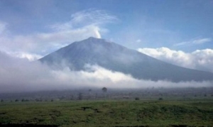 GoRiau Gunung Kerinci Berpotensi Semburkan Abu Vulkanik, Penerbangan Diimbau Menghindar